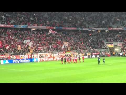 Der FC Bayern & die Südkurve feiern das 7:0 - 11.3.2015