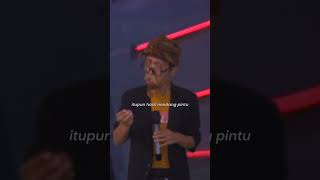 Download lagu JAM TANGAN 7 M indrakenz ... HASIL NENDANG PINTU.. standup comedy paling lucu #standupcomedy mp3