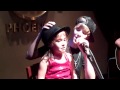 Justin Bieber canta con una niña la cancion Baby ...