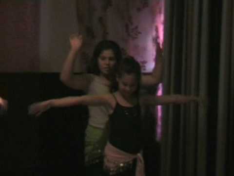 LIttle Amirahs optreden open dag Majidah Bellydance