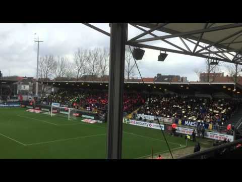 KVO-fans met tifo voor KV Oostende - Club Brugge