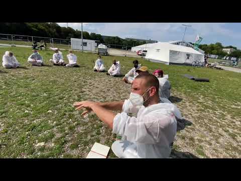 9.9.21 Tadzio Müller erklärt die 5 Finger Taktik beim zivilem Ungehorsam