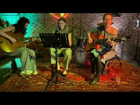 Touché De Manouche - Honeysuckle rose