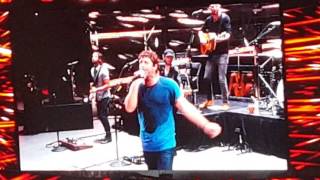 Billy Currington covering Walk The Moon &quot;Shut up and dance&quot; at Rodeo Houston 2016
