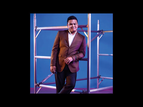 Azmi Caliph Buskers - I Believe I Can Fly