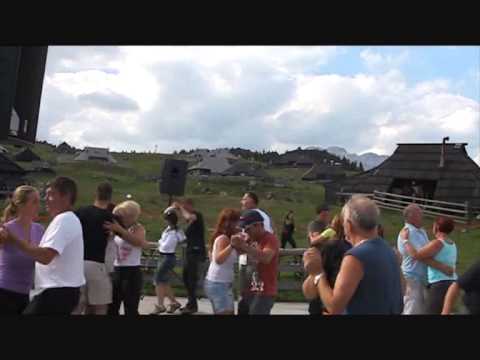 Ansambel Domačini - Meni ni za bogatijo