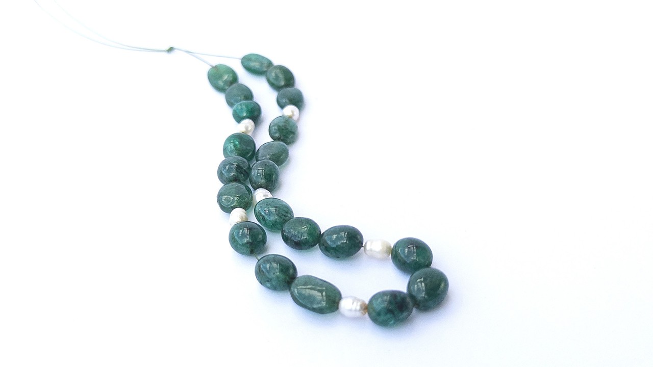 Emerald and Freshwater Pearls | Smooth Oval | 5.5-7mm Bead Size | 27 Pieces | 41 Carats video