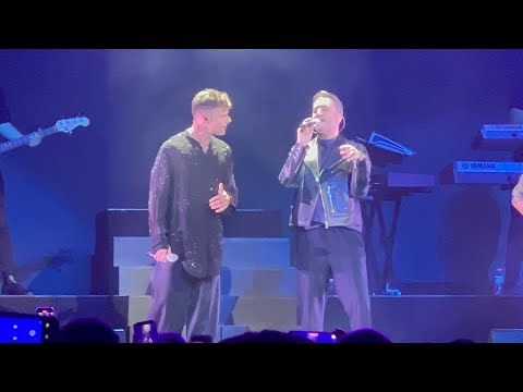 Ricky Martin ft. Reik - A Veces Bien y A Veces Mal