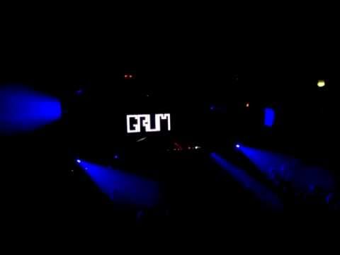 Pryda - LYCKA (Grum live at the Mandela Hall)