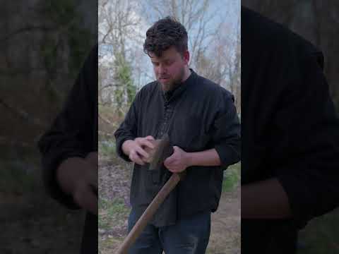 l'efficacité de la hache selon l'affûtage #autonomie #ecoledejardinage #bushcraft #survival