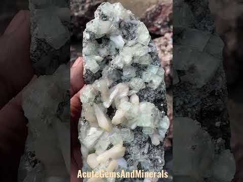 White apophyllites/green apophyllite/stilbite/raw crystals s...