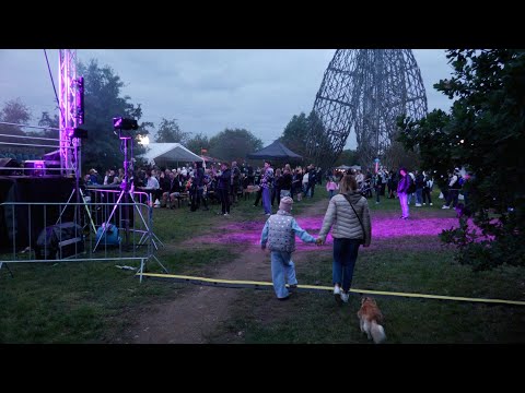 Okolí rozhledny Doubravka ožilo tradičním posvícením: Program vyvrcholil koncertem Báry Basikové