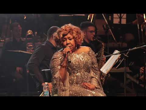 SESI BIGBAND convida ALCIONE -  Meu vicio é voce