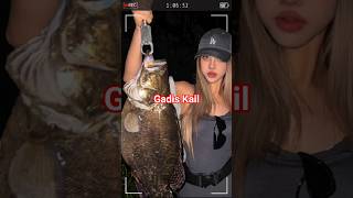 Download lagu Mancing di Tengah Badai‼️Gadis Ini Tetap Strike! 🌊#fishing mp3