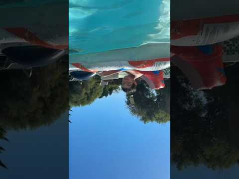 Gino filmado desde abajo del agua en la pileta Ituzaingó Provincia de Buenos Aires 7/2/26