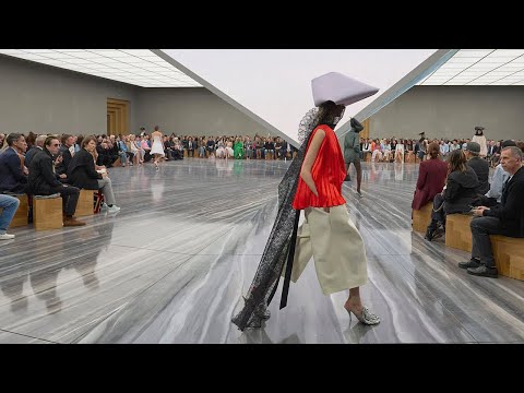 YouTube — Paris Fashion Week: Watch