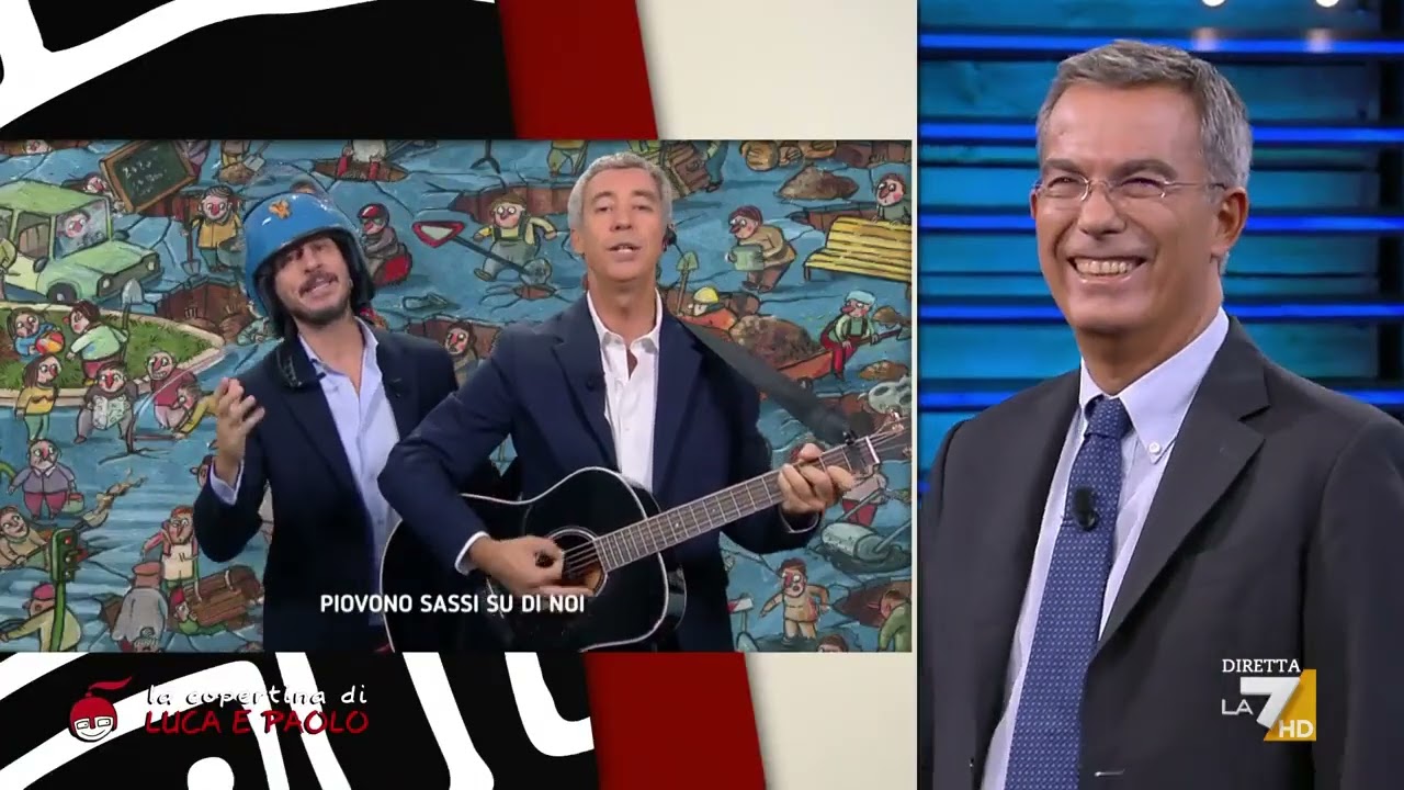 Scontri Milano, Luca e Paolo cantano "Piovon sassi su di noi"