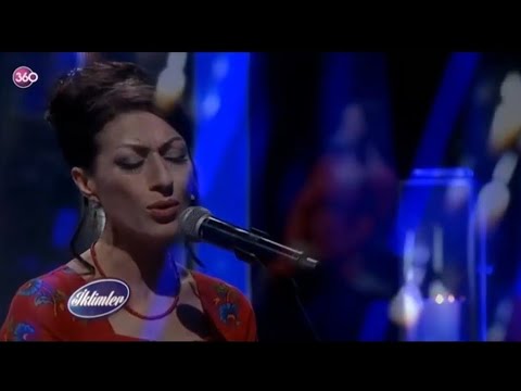 Gülay - Bugün Bayram Günü Derler (Canlı Performans)