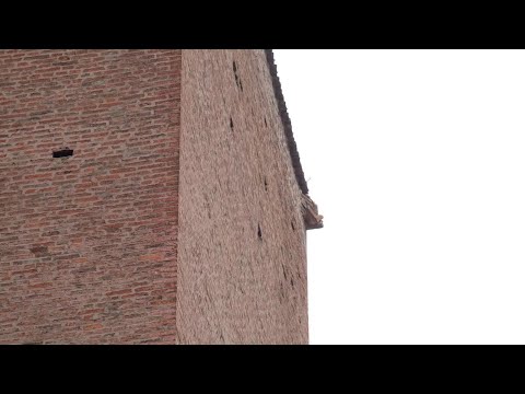 Un fulmine danneggia la Torre degli Zuccaro a Mantova, spavento in centro