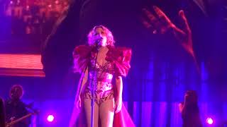 Jennifer Nettles sings &quot;Unlove You&quot; live at PNC Arena