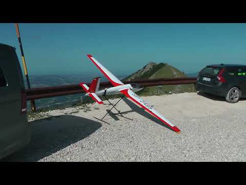 Alpine Antigravity 2023: SZD-21 Kobuz 3 doing fast aerobatics on the slope in Umbria, Italy