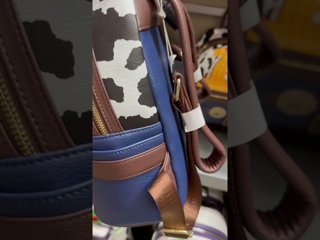 Vídeo relacionado con Disney Toy Story Mochila Infantil con Alas 3D Buzz Lightyear Mochila Guardería Preescolar Niños Ligera para Viajes Cole y Pijamadas