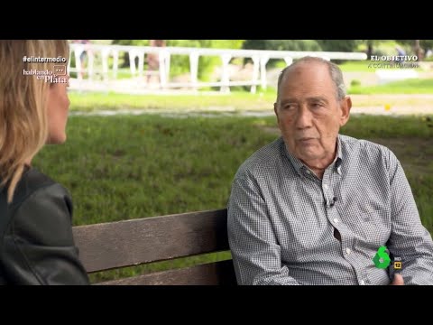 La experiencia de Carlos San Juan con la banca digital: "Con mi Parkinson, en el Bizum me equivoco"