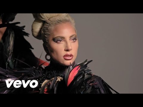 Lady Gaga - Evidemment (Music Video)