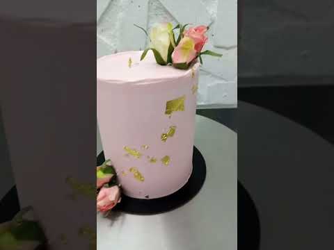 fresh flowers cake made by chef nazim #cake #karachi #pakistan #bakery #chocolate #foryou #chefnazim