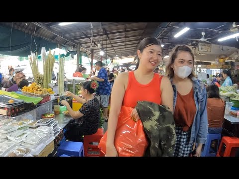 Visiting Tourist Market In Phnom Penh - Cambodian street food tour