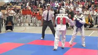 preview picture of video 'Waffenlose Kampfkunst: 1. Bayernpokal 2011 im Taekwondo Zweikampf in Wiggensbach'