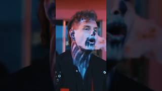 So the singer of stone sour is the singer of Slipknot 🤯 #slipknot #metal #shorts