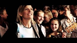 Angie Nephews - Wat ben ik Waard? (official videoclip)