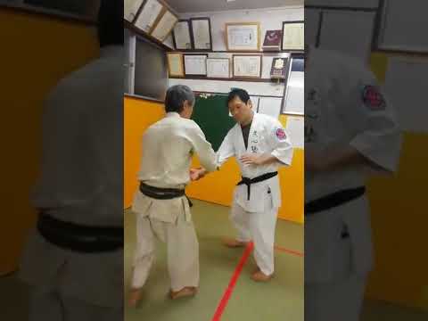 移動力崩しの手の滑らせ方と足の回し方