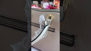 #bags #purses #whatsinmybag #trendingbags #pursecollection #asmr #oddlysatisfying #girltips #shorts