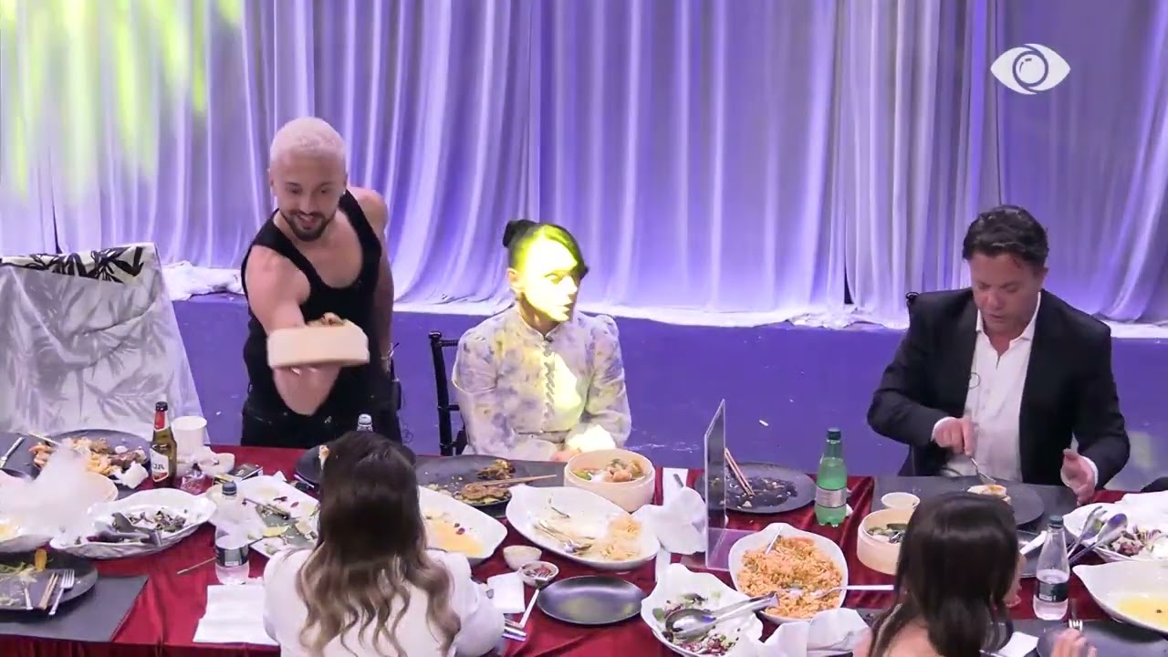 Gjesti në rolin e kamarierit vendoset në shërbim të banorëve, i shkon Eglit: O finaliste…