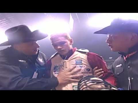 Big Show bucks Travis Briscoe - 05 PBR Finals