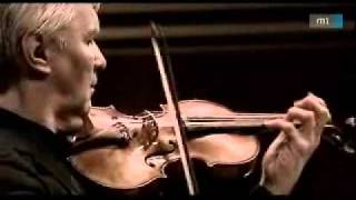 Kern András vezényli Beethoven hegedűversenyét (Part 2).avi