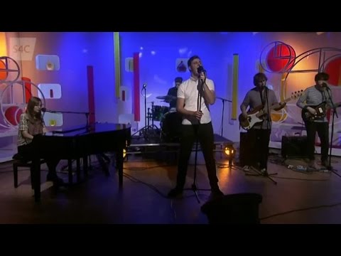 Rhys Gwynfor a'r Band - Rhwng Dau Fyd