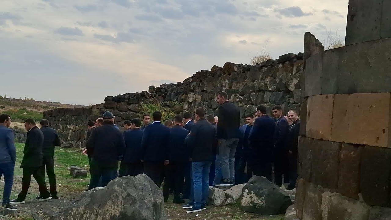 Թիկնապահների զորք` Հովհաննավանքի ետևում