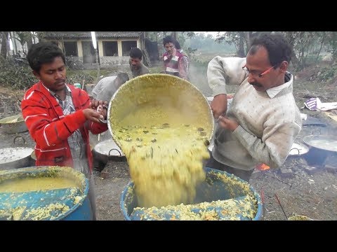 Indian People Eating Khichdi Bhog at Hindu Festival | Street Food Loves You