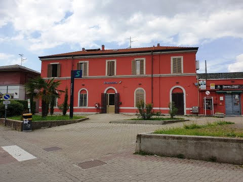 Annunci alla stazione di Vittuone Arluno