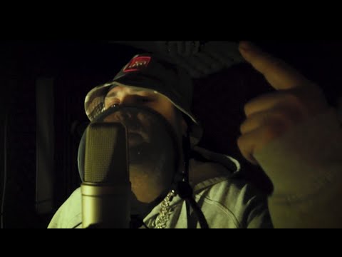 BASCUR - BUSCANDOMELA ft Liam Rose / VIDEO OFICIAL