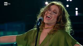 Federico Angelucci è Loretta Goggi: &quot;Maledetta primavera&quot; - Tale e Quale Show 11/11/2017