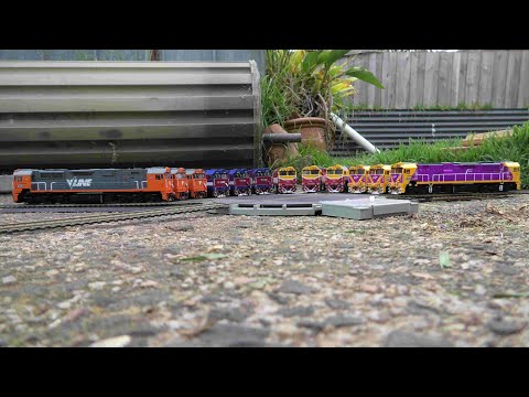 Auscision Models V/Line N class locomotive -Trailer 1.