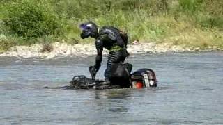 preview picture of video 'Przejazd przez rzekę Timis - Rumunia 2009 Suzuki DR750 BIG'