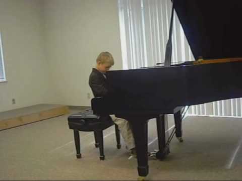 Finn Muller plays recital songs