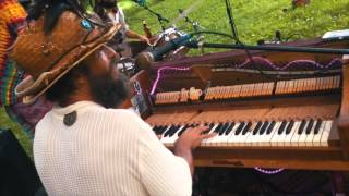 The Screaming J's: "Mama Don't Allow" iPhone Clip