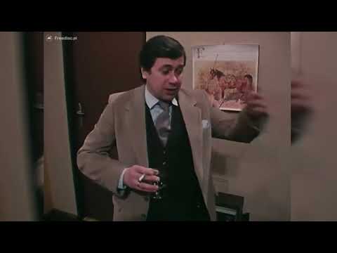 Alternatywy 4   Jak załatwiało się przydział na mieszkanie w latach 80   Janusz Gajos