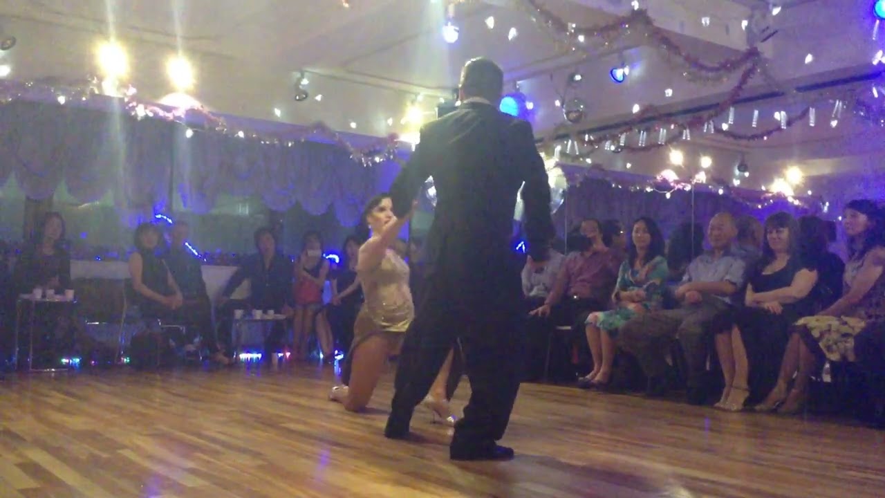 Tango ZUM (Version forever tango) bailan Daniel Boujon y Agustina Piaggio en Tokyo